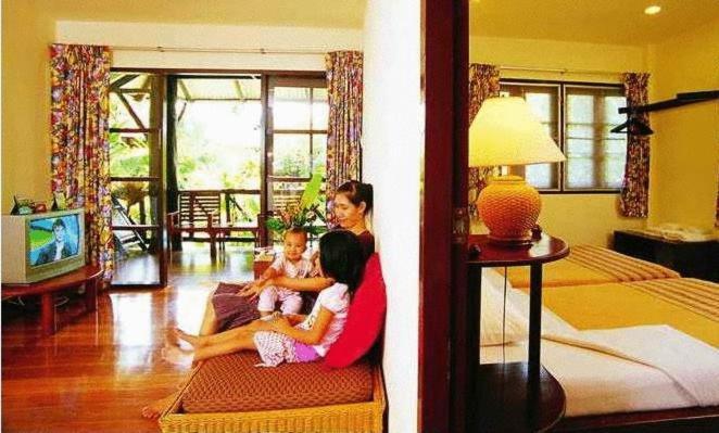 Baan Klang Aow Beach Resort Бан Крут Екстериор снимка