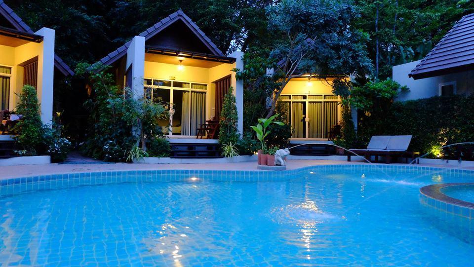 Baan Klang Aow Beach Resort Бан Крут Екстериор снимка