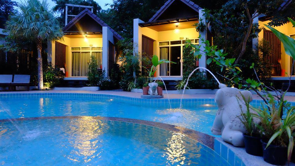 Baan Klang Aow Beach Resort Бан Крут Екстериор снимка